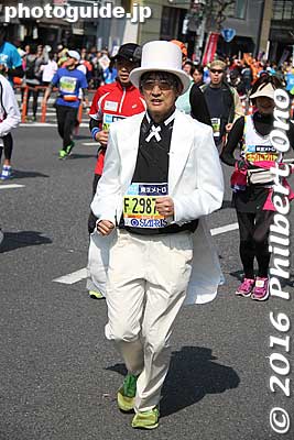 Keywords: tokyo marathon 2016 cosplayer runners costumes