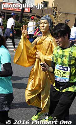 Friendly Amida Buddha at Tokyo Marathon 2016.
Keywords: tokyo marathon 2016 cosplayer runners costumes japancosplayer