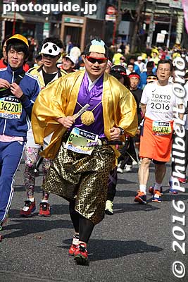 Keywords: tokyo marathon 2016 cosplayer runners costumes