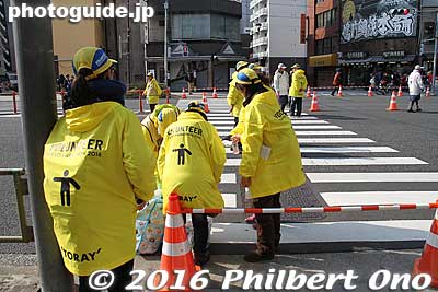 Tokyo Marathon volunteers. Next year, I'll see if I can volunteer.
Keywords: tokyo marathon 2016 cosplayer runners costumes