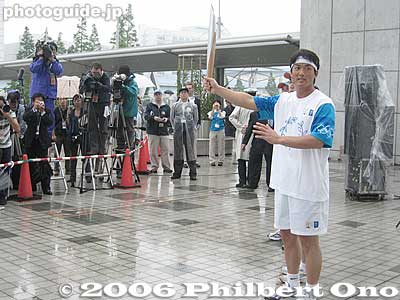 About 11 am: Here we go folks, the first of 136 runners in Tokyo.
Keywords: tokyo athens 2004 olympic torch relay japanceleb