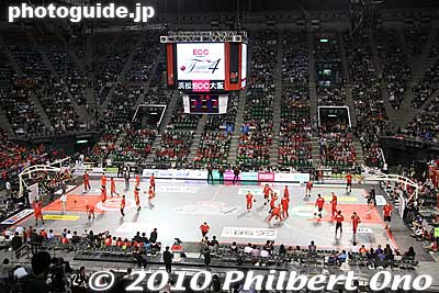 Pregame practice by both teams.
Keywords: tokyo koto-ku ward ariake Coliseum bj league pro basketball osaka evessa higashi-mikawa hamamatsu phoenix cheerleaders