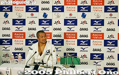 Press conference by Keiji Suzuki
Keywords: tokyo budokan kudanshita judo keiji suzuki