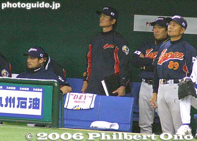 Head coach Sadaharu Oh (extreme right).
Also on the left, see Ichiro in the dugout.
Keywords: tokyo dome world baseball classic