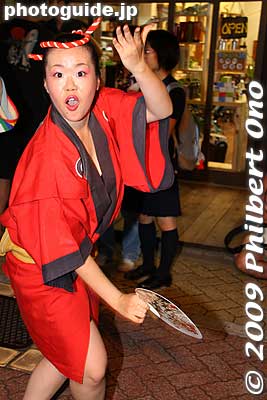 This lady always poses for me, from Takarabune-ren. Koenji Awa Odori 2009.
Keywords: tokyo suginami-ku koenji awa odori dancers matsuri festival women matsuribijin