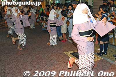 Dressed like nuns?
Keywords: tokyo suginami-ku koenji awa odori dancers matsuri festival women 