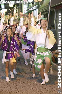 Koganei Sakura-ren 小金井さくら連
Keywords: tokyo suginami-ku koenji awa odori dance festival