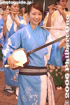 Shamisen player who knows how to smile for my camera. Koganei Sakura-ren 小金井さくら連
Keywords: tokyo suginami-ku koenji awa odori dance festival