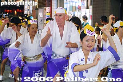 Nice to see a non-Japanese dancer.
Keywords: tokyo suginami-ku koenji awa odori dance festival matsuri woman women kimono