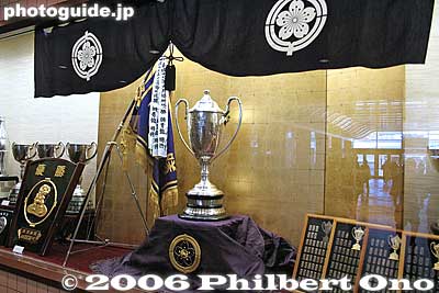 Trophy case in lobby. This is the Emperor's Cup awarded to the tournament winner.
Keywords: tokyo sumida-ku ryogoku kokugikan sumo japankokugikan