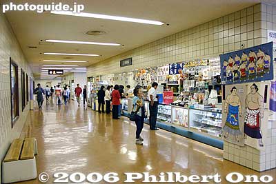 Corridor and souvenir shops.
A corridor encircles the arena. 
Keywords: tokyo sumida-ku ryogoku kokugikan sumo japankokugikan