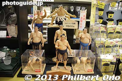 Sumo figurines.
Keywords: tokyo sumida-ku ryogoku kokugikan sumo japankokugikan