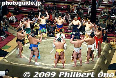 Juryo wrestlers performing the ring-entering ceremony.
Keywords: tokyo sumida-ku ward ryogoku kokugikan sumo ozumo rikishi wrestlers 