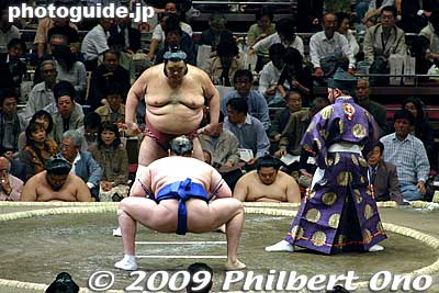 JUryo wrestlers continue to fight.
Keywords: tokyo sumida-ku ward ryogoku kokugikan sumo ozumo rikishi wrestlers 