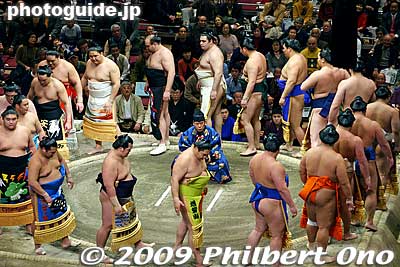 Getting off the sumo ring.
Keywords: tokyo sumida-ku ward ryogoku kokugikan sumo tournament ozumo rikishi wrestlers japankokugikan