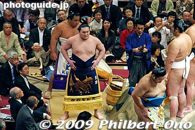 Hakuho, before he became yokozuna.
Keywords: tokyo sumida-ku ward ryogoku kokugikan sumo tournament ozumo rikishi wrestlers japankokugikan
