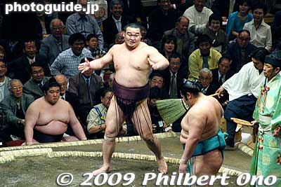 Takamisakari
Keywords: tokyo sumida-ku ward ryogoku kokugikan sumo tournament ozumo rikishi wrestlers japansumo