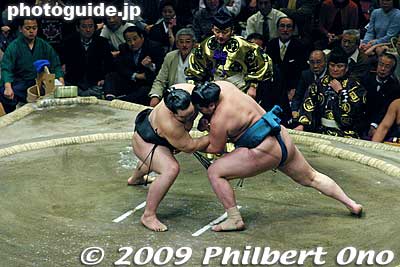 If you want to photograph sumo, you'll need a good telephoto lens. The sumo ring has mostly tungsten lighting.
Keywords: tokyo sumida-ku ward ryogoku kokugikan sumo tournament ozumo rikishi wrestlers japankokugikan