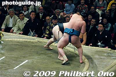 Keywords: tokyo sumida-ku ward ryogoku kokugikan sumo tournament ozumo rikishi wrestlers japankokugikan