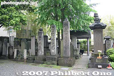 Memorials for those who died in maritime disasters.
Keywords: tokyo sumida-ku ward ryogoku ekoin temple