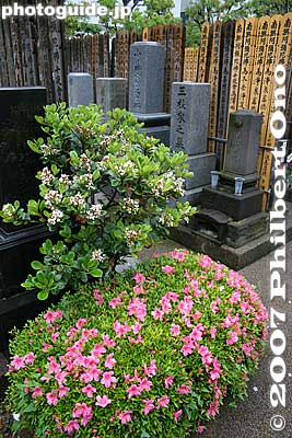 Keywords: tokyo sumida-ku ward ryogoku ekoin temple grave cemetary
