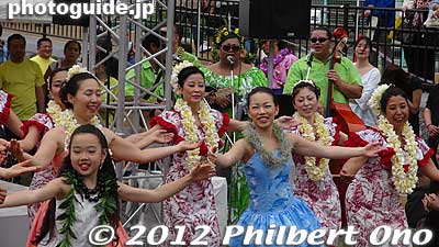 On May 20, dancers from the Hawaii Aloha Academy danced to songs played by Kehau and her trio on May 20, 2012.
Keywords: tokyo sumida ward sky tree hula dancers