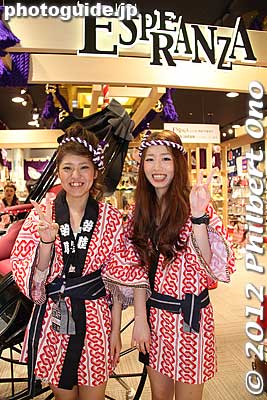 I like the sales girls wearing happi coats, a symbol of the shitamachi (old merchants' quarters) area of Tokyo.
Keywords: tokyo sumida ward sky tree tower matsuribijin
