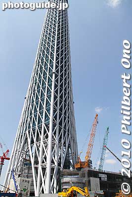 It won't be just a tower for broadcasting. It will also have lookout decks and a shopping/hotel/restaurant complex adjoining it.
Keywords: tokyo sumida-ku ward sky tree tower oshiage