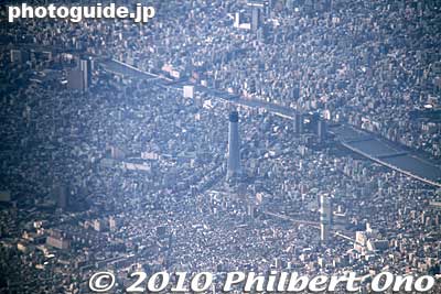 Tokyo Skytree as seen from the air. It just stands out since there are no tall buildings around it.
Keywords: tokyo sumida-ku ward sky tree tower oshiage