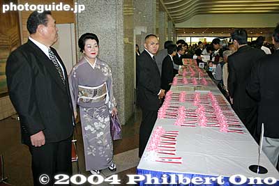 Musashigawa stablemaster (former Yokozuna Mienoumi) in the entrance hall
Inside the entrance hallway, there was a long table on the left side with ribbons which served as name tags for distinguished guests. Musashigawa is the name of Musashimaru's sumo stable.
Keywords: tokyo ryogoku kokugikan sumo yokozuna musashimaru retirement