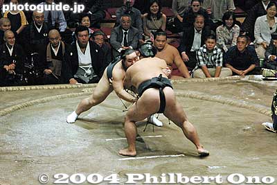 Asashoryu later won
Keywords: tokyo ryogoku kokugikan sumo yokozuna musashimaru retirement