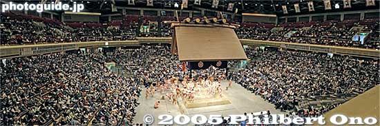 More people than the real tournament
About 8,000 people took time out from their Golden Week holidays to see this official sumo practice of all sumo stables.
Keywords: tokyo ryogoku sumida-ku sumo kokugikan