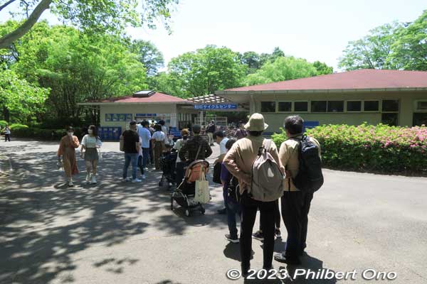 Long line to rent a bicycle at Nishi-Tachikawa Cycle Center. Only ¥600 for 3 hours. 西立川口サイクルセンター
Keywords: tokyo tachikawa showa kinen park