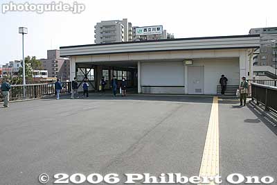 JR Nishi-Tachikawa Station, the closest train station to the park. A bridge connects the station to the park entrance.
Keywords: tokyo tachikawa showa kinen memorial park