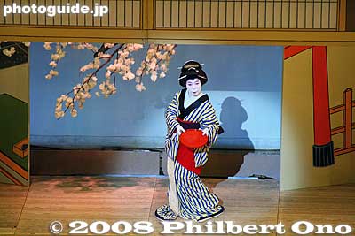 Fourth part of the Finale. 笠森おせん
Keywords: tokyo taito-ku ward asakusa odori geisha kimono women japanese dancers 