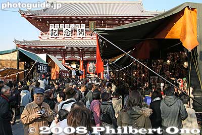 Battledore stalls
Keywords: tokyo taito-ku ward asakusa sensoji temple hagoita-ichi battledore fair paddle matsuri festival
