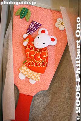 Mouse
Keywords: tokyo taito-ku ward asakusa sensoji temple hagoita-ichi battledore fair paddle matsuri festival