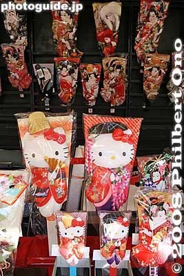 Hello Kitty
Keywords: tokyo taito-ku ward asakusa sensoji temple hagoita-ichi battledore fair paddle matsuri festival