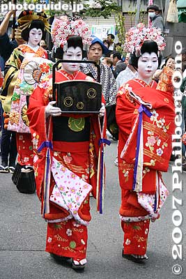 Oiran Dochu procession, Ichiyo Sakura Festuval, Tokyo
Keywords: tokyo taito-ku asakusa geisha oiran dochu sakura cherry blossom matsuri4 festival kimono woman