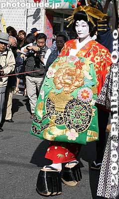 Oiran Dochu procession, Tokyo
Keywords: tokyo taito-ku asakusa geisha oiran dochu sakura cherry blossom matsuri festival kimonobijin woman