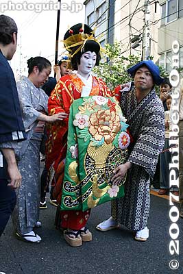 Be sure to see my [url=http://www.youtube.com/watch?v=yNncpdEFOB0]video at YouTube[/url].
Keywords: tokyo taito-ku asakusa geisha oiran dochu sakura cherry blossom matsuri festival kimono woman