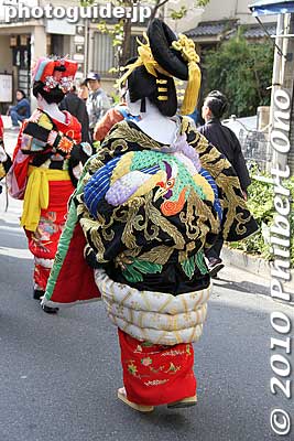 Back of oiran.
Keywords: tokyo taito-ku asakusa geisha oiran courtesan sakura cherry blossom matsuri festival kimonobijin woman