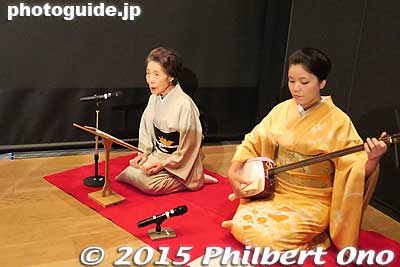 Musician and singer (jikata 地方) were Yuko (ゆう子), Tokyo's oldest geisha at age 92, and shamisen player Yoshiryo (よし涼).
Keywords: tokyo taito-ku asakusa geisha odori dance