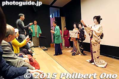 A few lucky foreigners (no Japanese allowed) from the audience participated in a geisha party game starting with jan ken po.
Keywords: tokyo taito-ku asakusa geisha odori dance