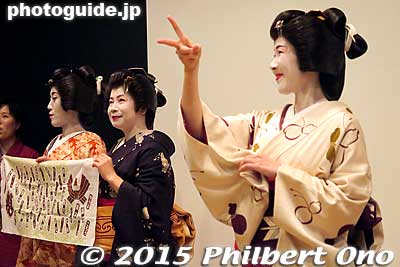 Rock, paper, scissors
Keywords: tokyo taito-ku asakusa geisha odori dance