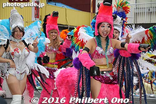 With the Rio Olympics in 2016, seeing Asakusa Samba in 2016 was a good idea. It was a cool day as well, not the usual summer heat. Photos shot on Aug. 27, 2016, 1 pm to 6 pm in Asakusa, Tokyo.
The parade kicked off with Robot Restaurant from Shinjuku.
Keywords: tokyo taito-ku asakusa samba