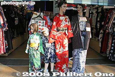 Kimono shop
Keywords: tokyo taito-ku asakusa kannon sensoji buddhist temple shopping arcade souvenir kimono
