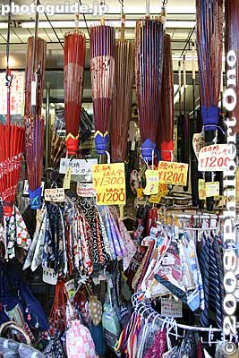 Paper umbrellas
Keywords: tokyo taito-ku asakusa kannon sensoji buddhist temple shopping arcade souvenir