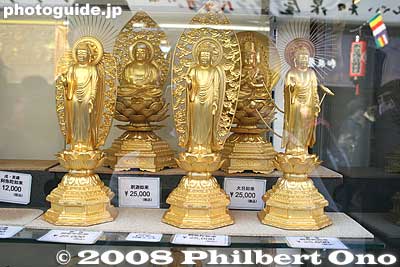Small Kannon statues for 25,000 yen.
Keywords: tokyo taito-ku asakusa kannon sensoji buddhist temple shopping arcade souvenir