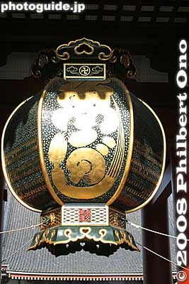 Keywords: tokyo taito-ku asakusa kannon sensoji buddhist temple gate lantern